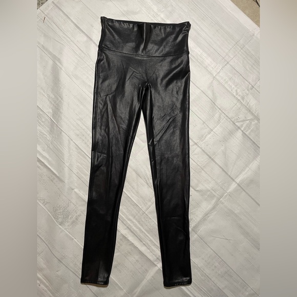 SPANX Pants - Spanx black leggings. Size M.